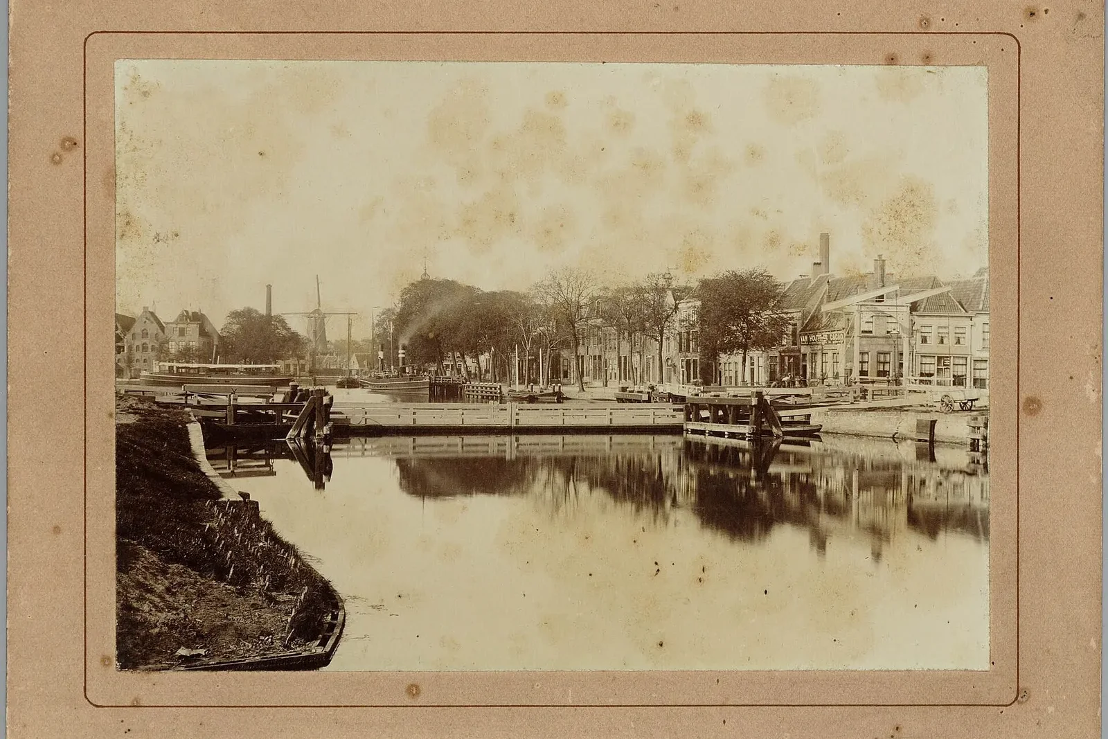 Foto van De Eendracht: de poldermolen van 1771 uit januari 1900