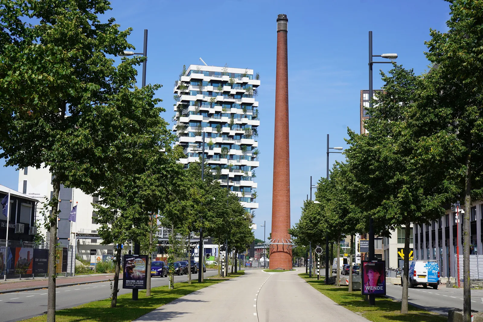 Stadsgezicht op Strijp-S in Eindhoven met de Trudo-toren